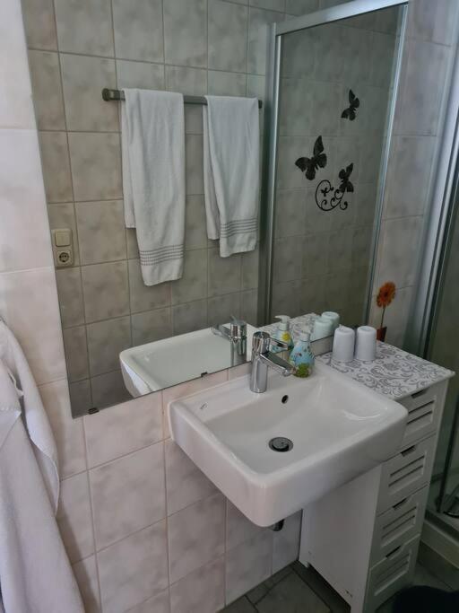 Gemuetliche Ferienwohnung Am Waldrand Elgersburg Exteriör bild