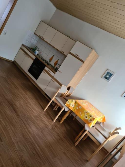 Gemuetliche Ferienwohnung Am Waldrand Elgersburg Exteriör bild